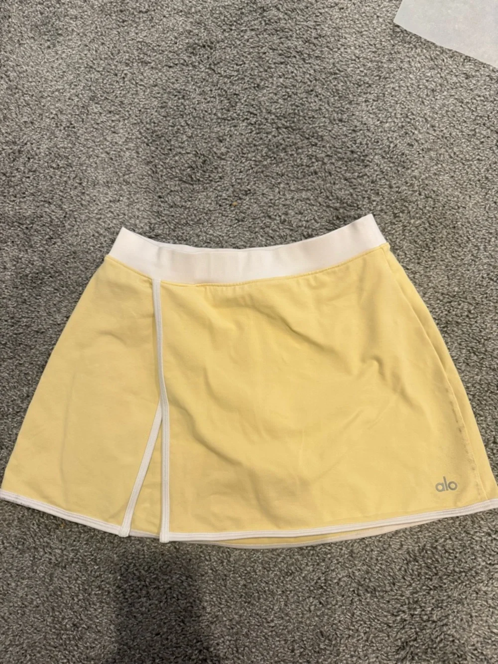 Alo Streamline Skirt in warm Butter